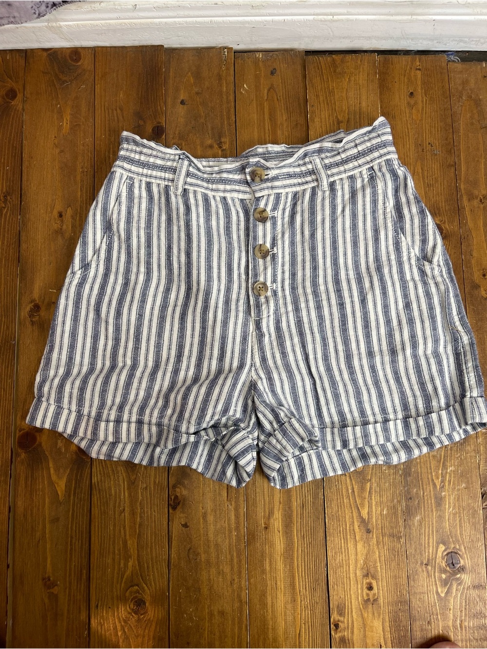 Gap Khakis size 2 linen blend paper bag shorts blue and white